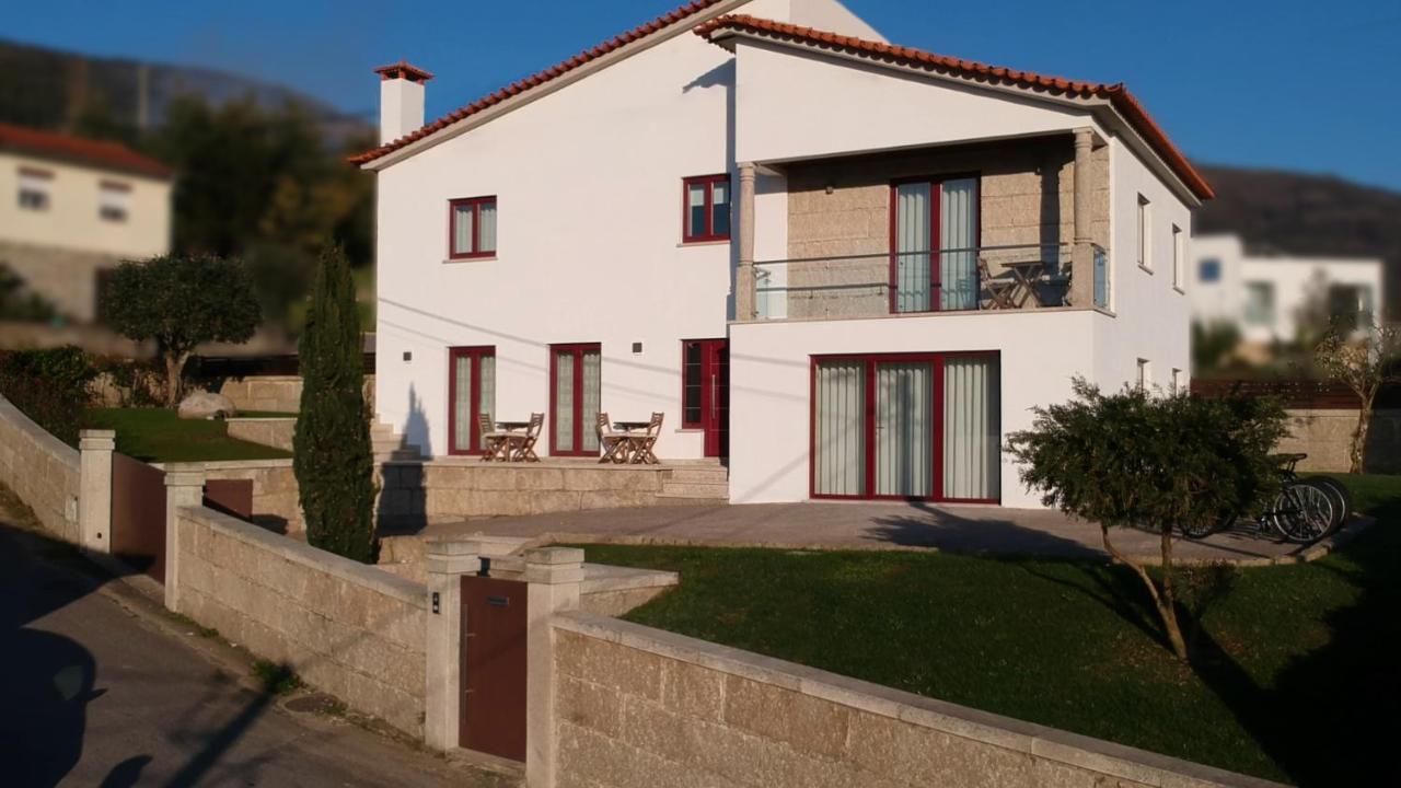 Villa Tavares Suítes Arouca Exterior foto